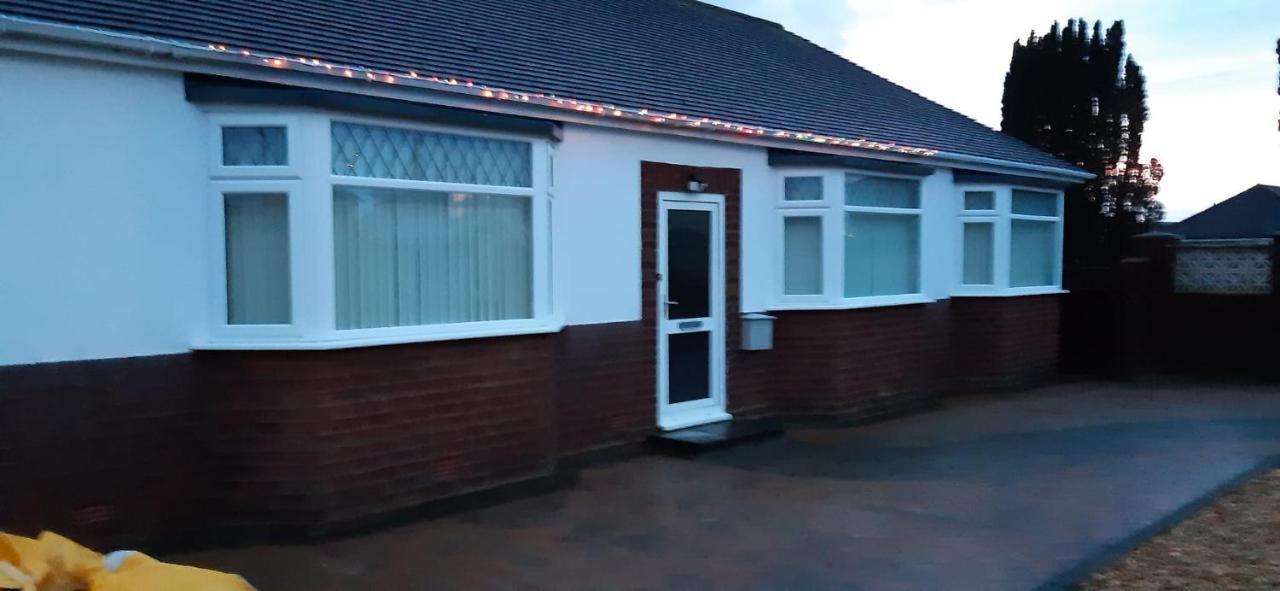 The Hermitage Private Detached Bungalow Villa Rhyl Exterior photo