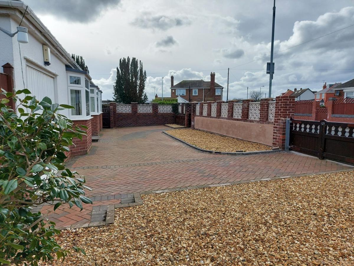 The Hermitage Private Detached Bungalow Villa Rhyl Exterior photo