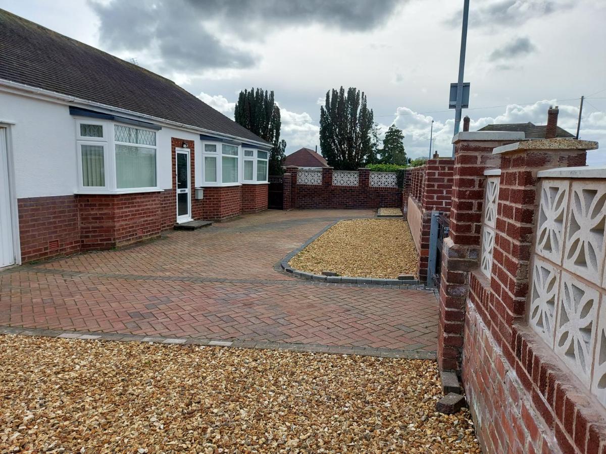 The Hermitage Private Detached Bungalow Villa Rhyl Exterior photo