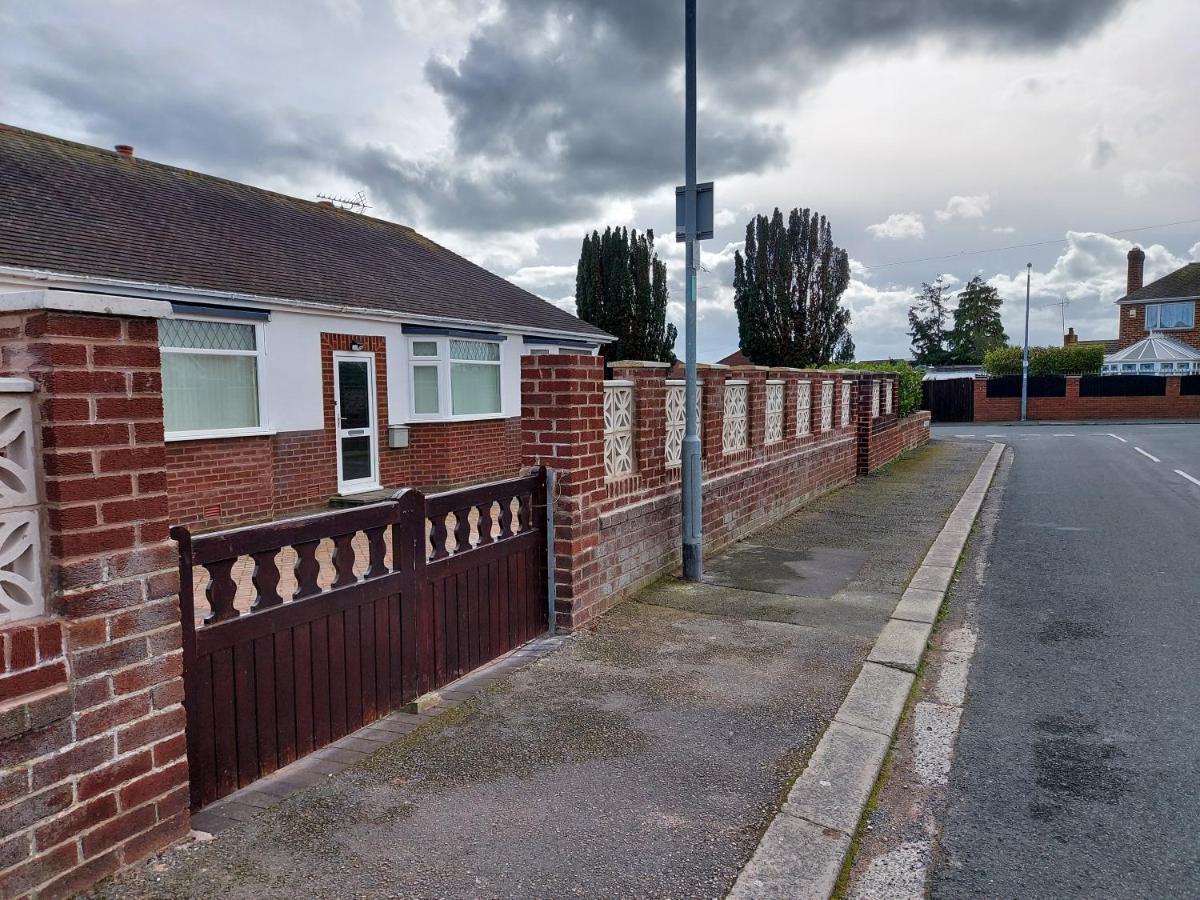 The Hermitage Private Detached Bungalow Villa Rhyl Exterior photo