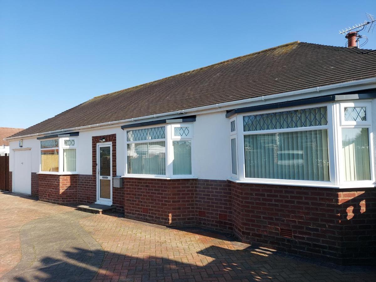 The Hermitage Private Detached Bungalow Villa Rhyl Exterior photo