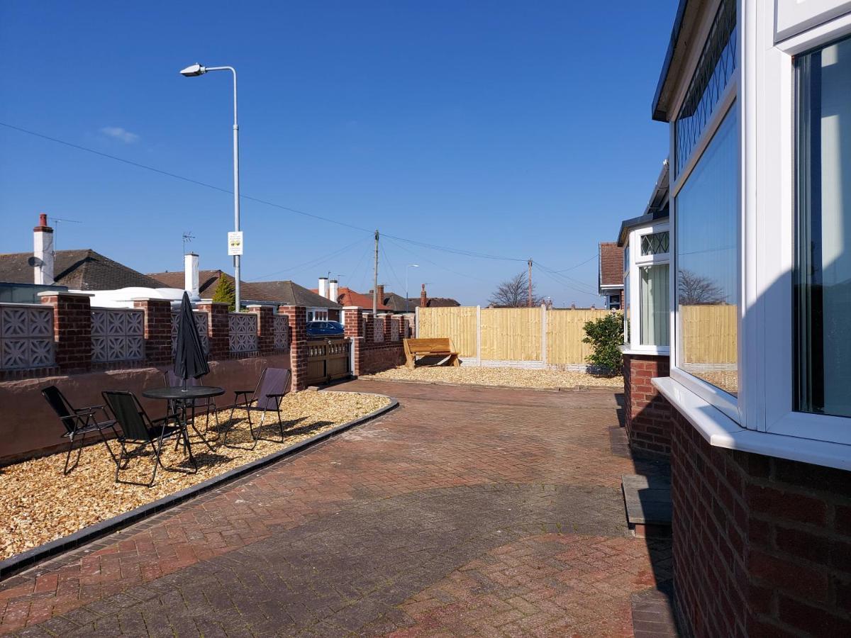 The Hermitage Private Detached Bungalow Villa Rhyl Exterior photo