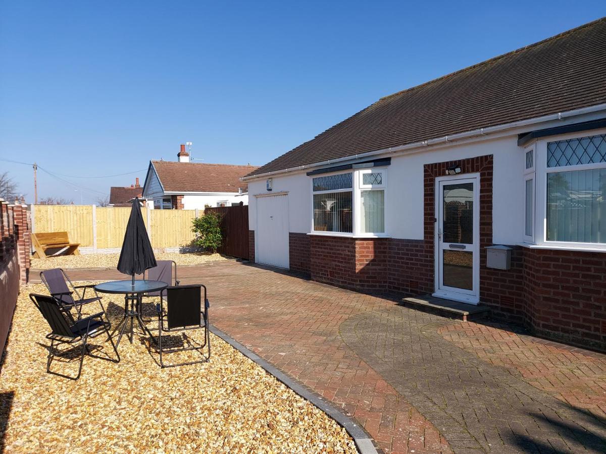 The Hermitage Private Detached Bungalow Villa Rhyl Exterior photo