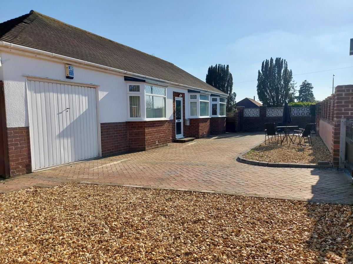 The Hermitage Private Detached Bungalow Villa Rhyl Exterior photo